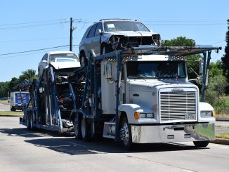 Car Transport Truck  - ArtisticOperations / Pixabay