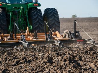 Farm Farmer Machine Ground Soil  - Ernestovdp / Pixabay